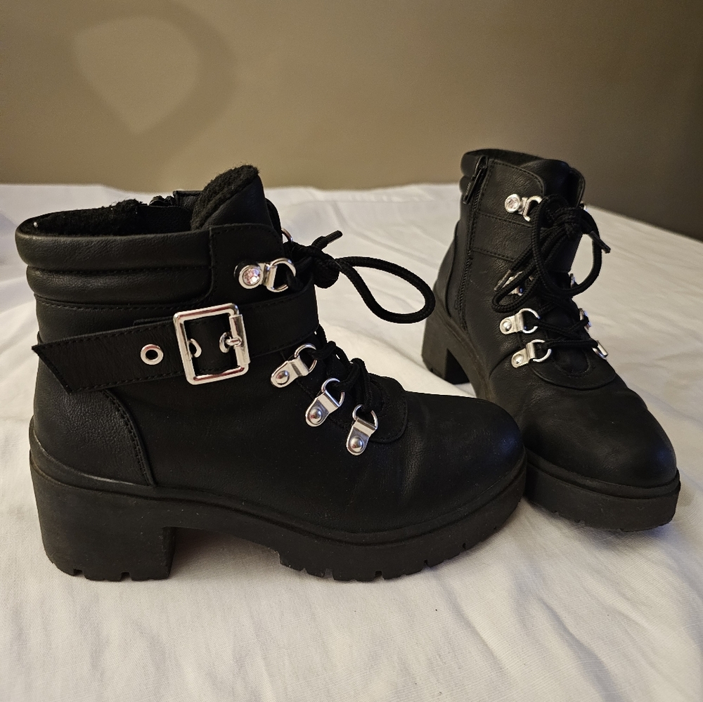 Cupcake combat boots size 1